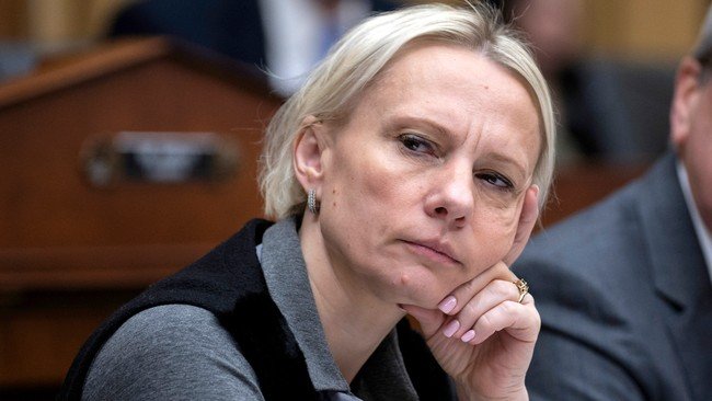 GOP representative reverses decision to withdraw from Congress