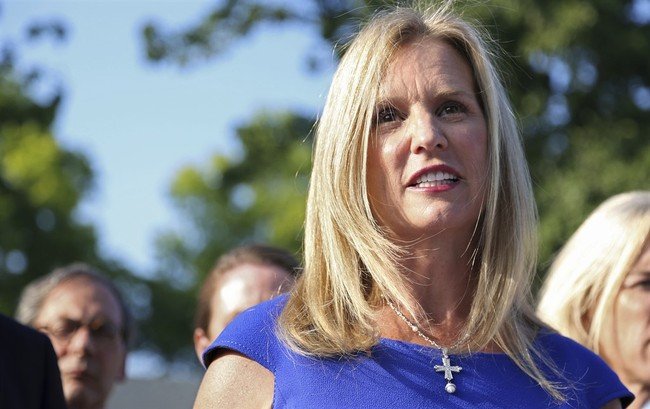 Why is the Kerry Kennedy Foundation honoring fraud?