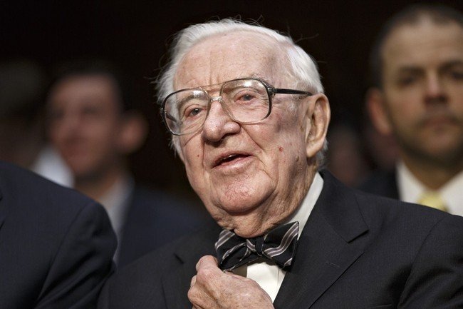Retired Justice Stevens Puts Democrats on Alert, Calls to Repeal Second Amendment