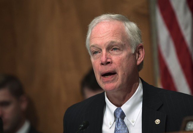 Ron Johnson and Tammy Baldwin are not feeling the love
