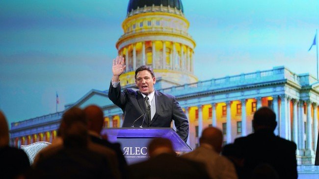 Democrats are trying to disqualify DeSantis like RINOs are disqualifying themselves
