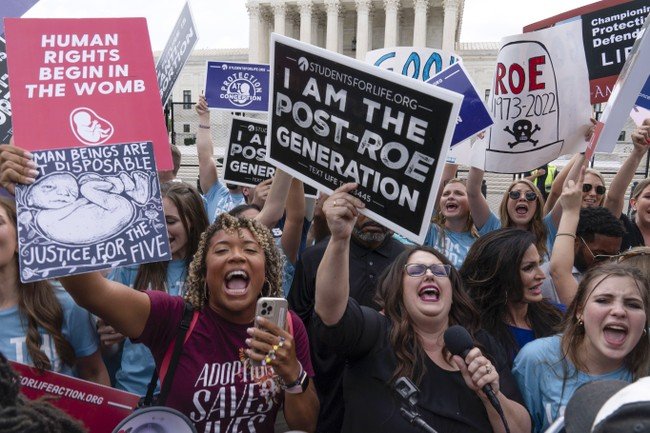 New poll shows why Republicans would be fools to back away from abortion debate